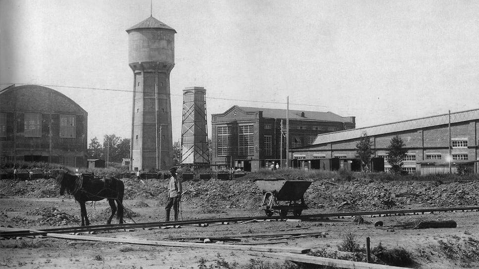 Точка отсчета истории предприятия — 17 июля 1925 г. В этот день Совет Труда и Обороны СССР принял решение о строительстве на базе ремонтных мастерских бывшего «Русского Рено» в Рыбинске завода авиационных моторов.📷Фото: Архивные снимки УМПО / Коммерсантъ