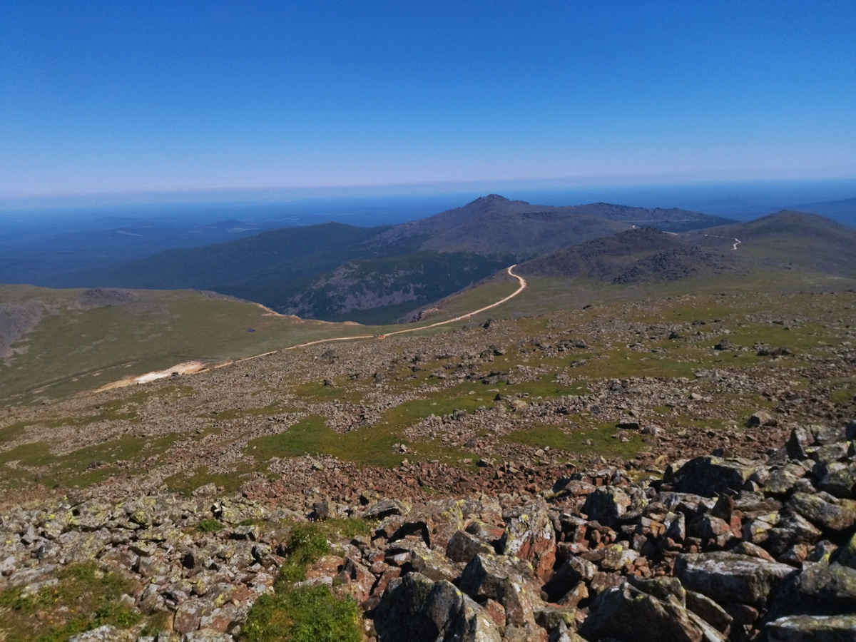 "Дунитка" - дорога, проложенная через горы от трассы до Иовского провала, протяженность примерно 16-17 км