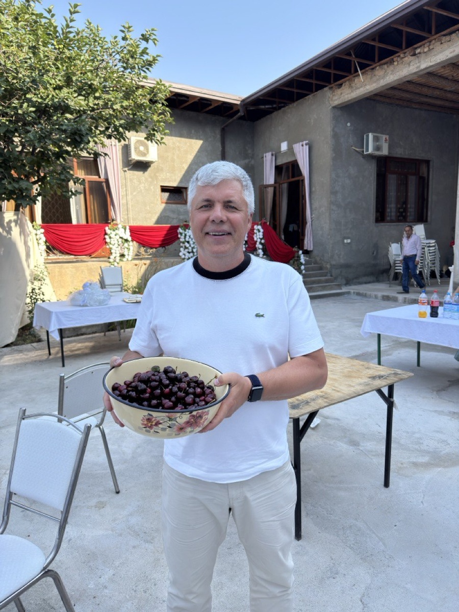 Внуснейшая узбекская черешня. Фото автора.