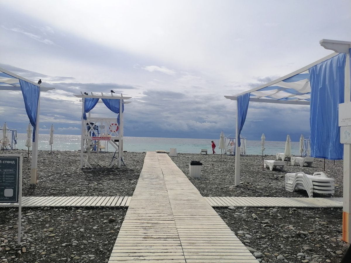 Берег пос.Лазареское. Фото автора. Больше фото в карусели.