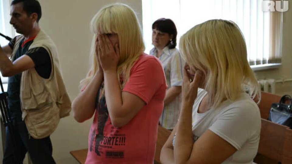 «Плакала на приговоре в обнимку с матерью»: 15-летняя школьница до смерти избила мужчину из-за сигареты