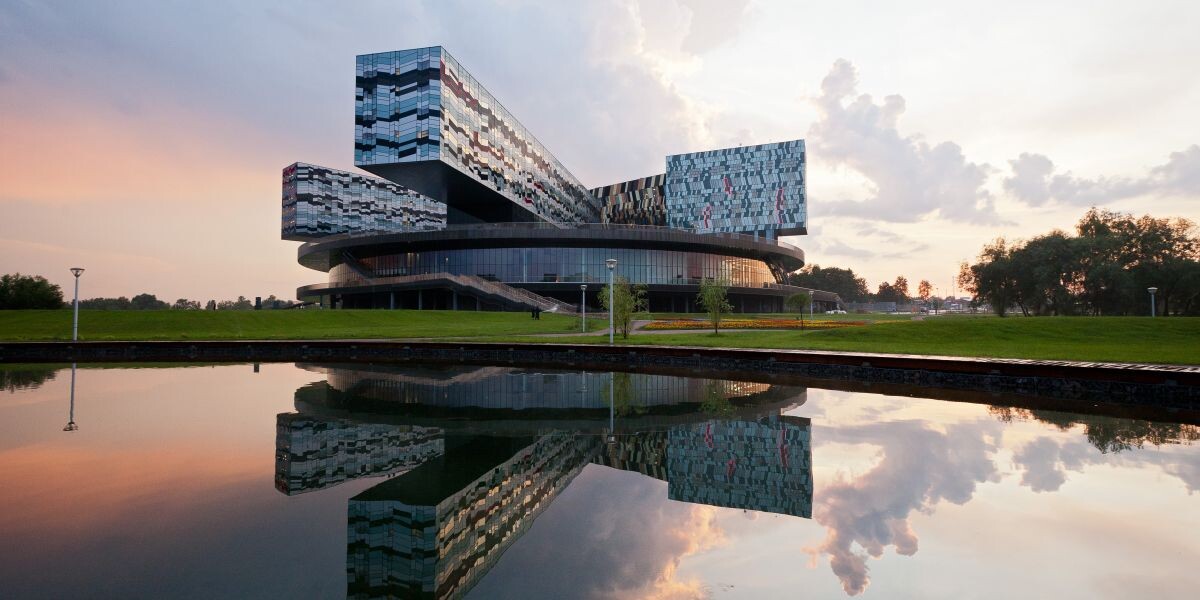 https://www.skolkovo.ru/