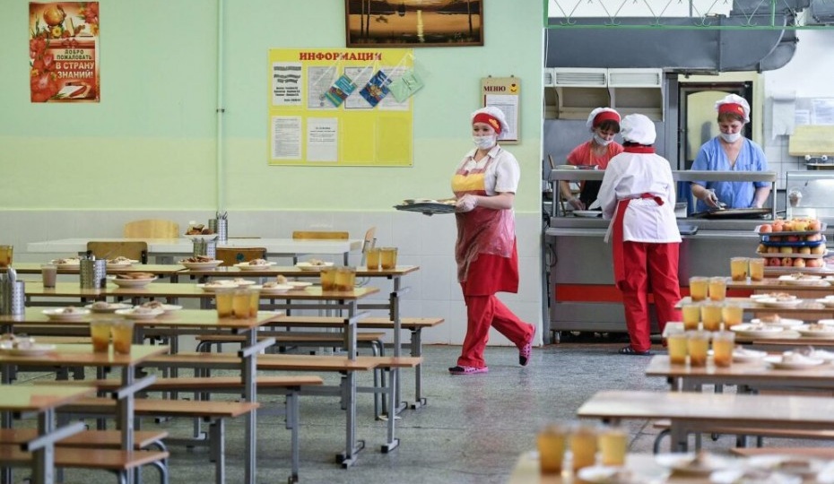 Бесплатное питание в школах планируют распространить на всех детей уже с нового учебного года
