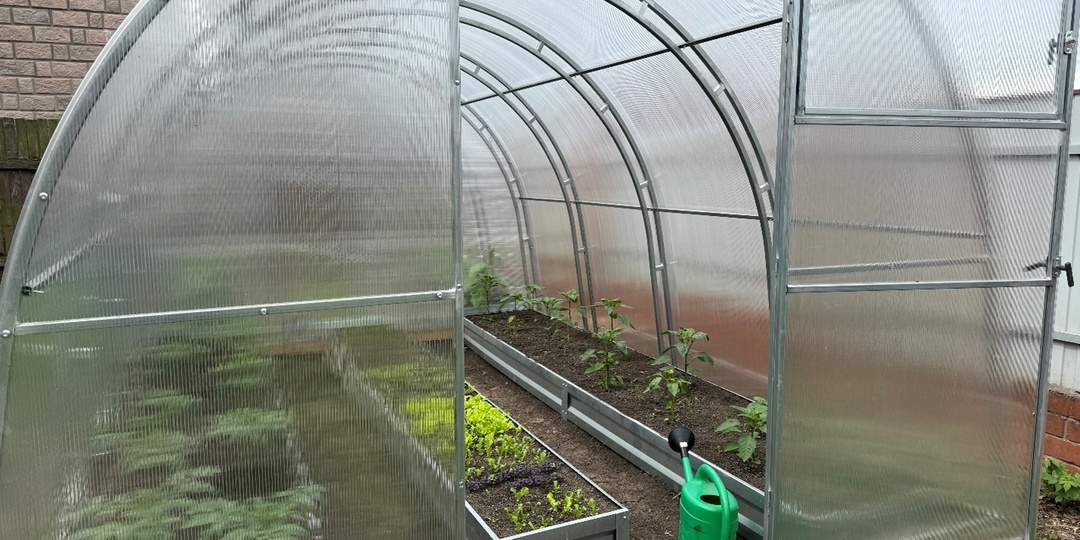 Какие выявлены нарушения по расчетам членских и целевых взносов по расходной смете СНТ из Ленинградской области?