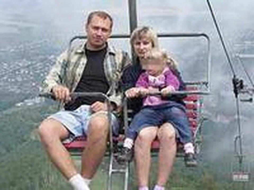 Сергей с женой и ребенком. Фото: соцсети