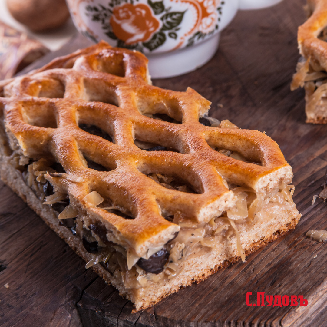 Пирог из цельнозерновой муки с капустой и грибами