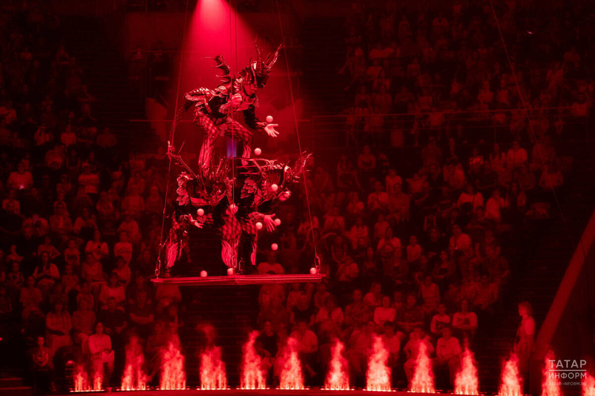 Трио жонглеров п/у Романа Романова, национальный спектакль-фэнтези "Мирас" в Казанском цирке, фото Салавата Камалетдинова, www.tatar-inform.ru