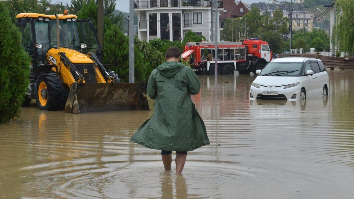     Затопленный Сочи. Источник: ria.ru Автор фото: Игорь Онучин