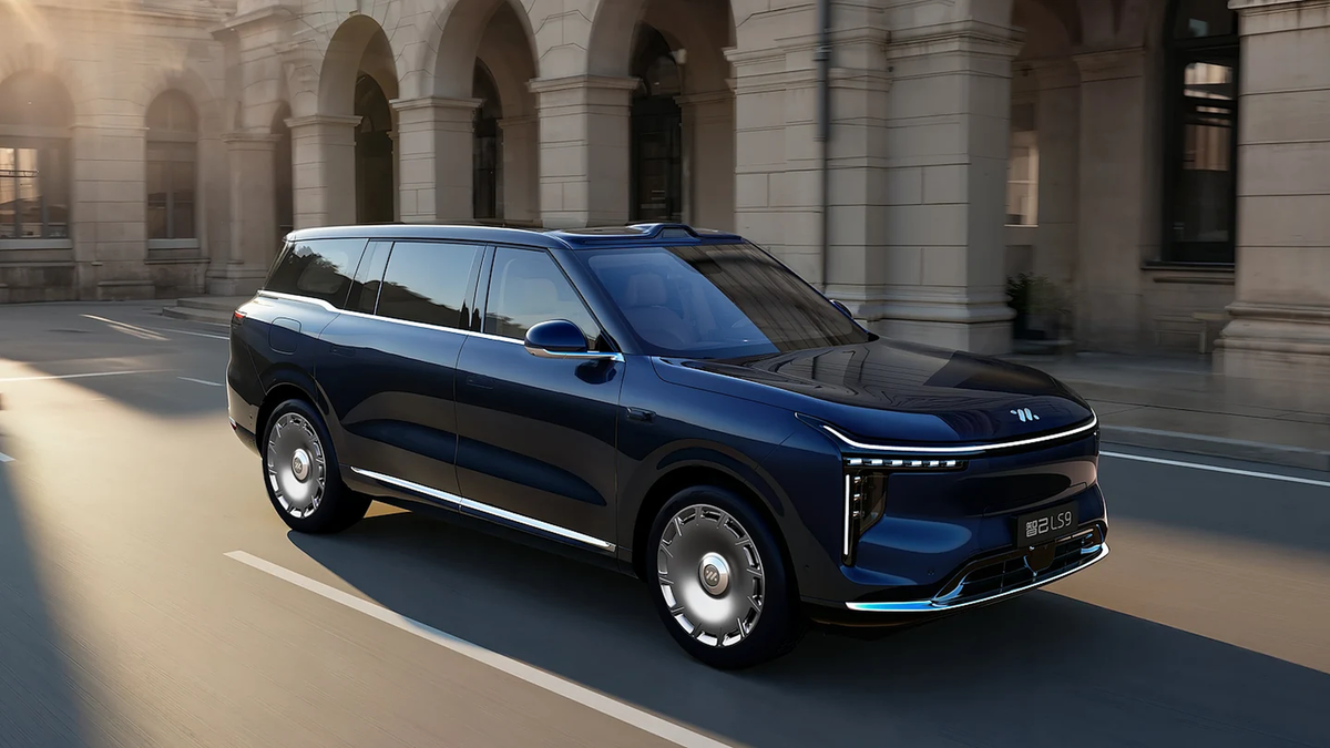    Особенности дизайна IM LS9 - графика головной оптики и подоконная линия, поднимающаяся в районе задней части кузова