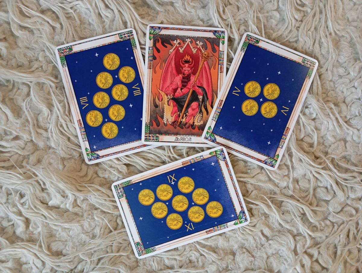 Таро для Водолеев на август 2025