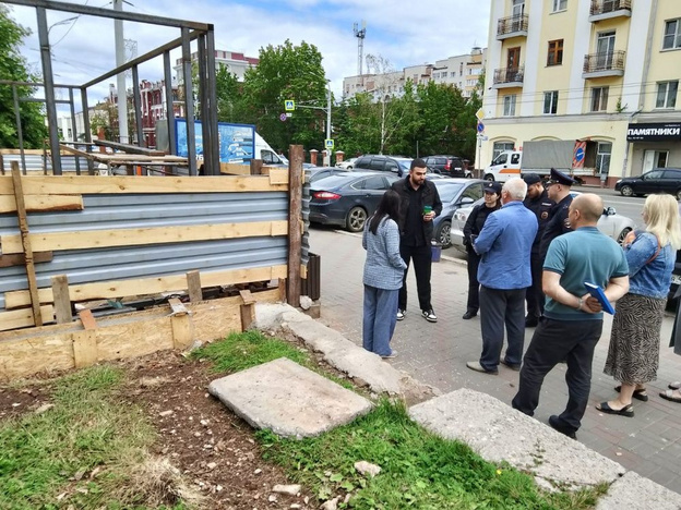    Строительство киоска на Владимирской остановлено из-за нарушений
