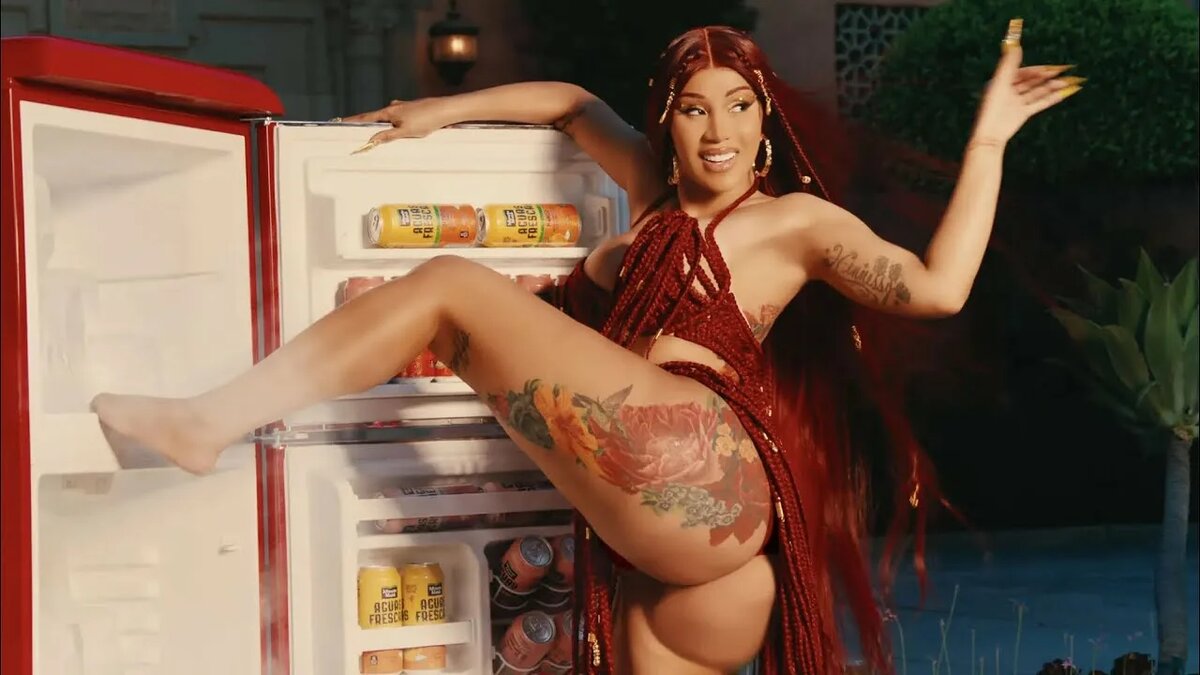 Кадр из клипа