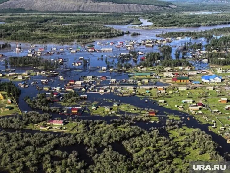Пять сел и дороги подтопило в Оймяконском районе, где из-за обильных осадков из берегов вышли три реки. Фото: Ильяна Ачикасова / РИА Новости