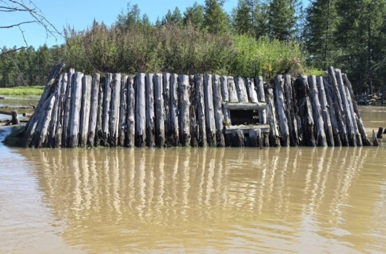 Пять сел и дороги подтопило в Оймяконском районе, где из-за обильных осадков из берегов вышли сразу три реки. Фото: Ильяна Ачикасова / РИА Новости
