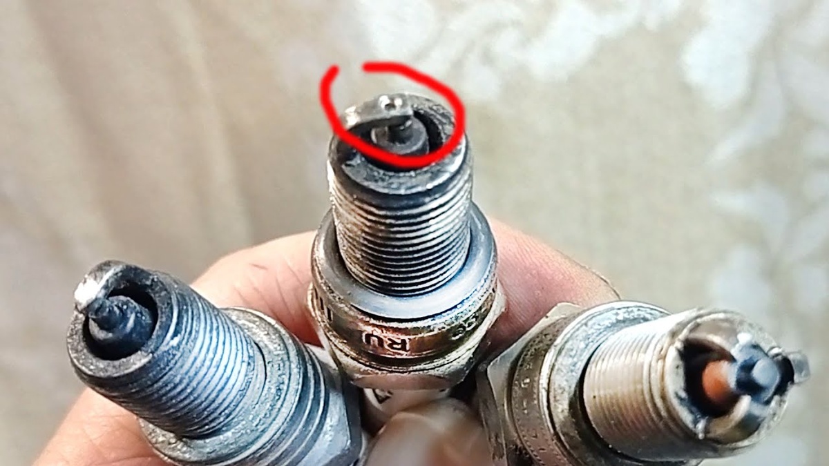 Отверстие в свече зажигания