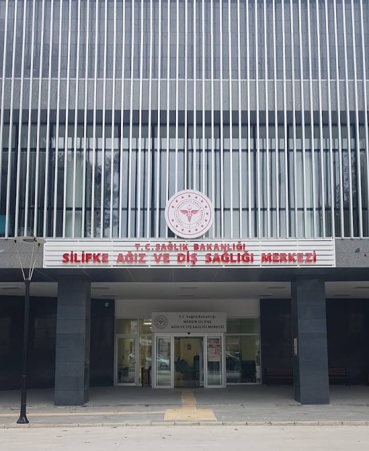 Центр здоровья и зубов Силифке. Примерно так переводится надпись на вывеске