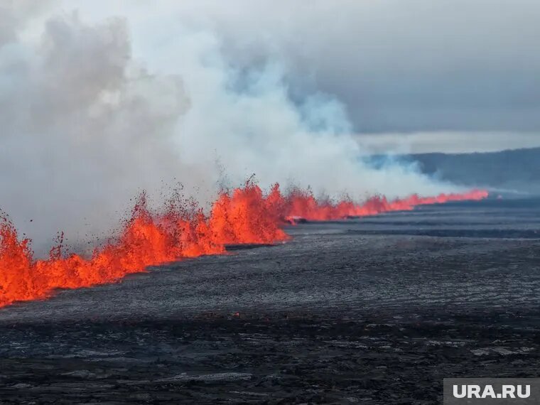 Извержение вулкана на полуострове Рейкьянес в Исландии. Фото: Zuma\TASS