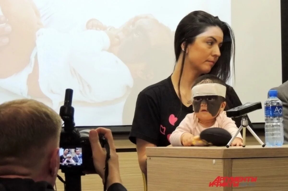    Мать Луны Феннер рассказала о реакции дочери на «новое» лицо