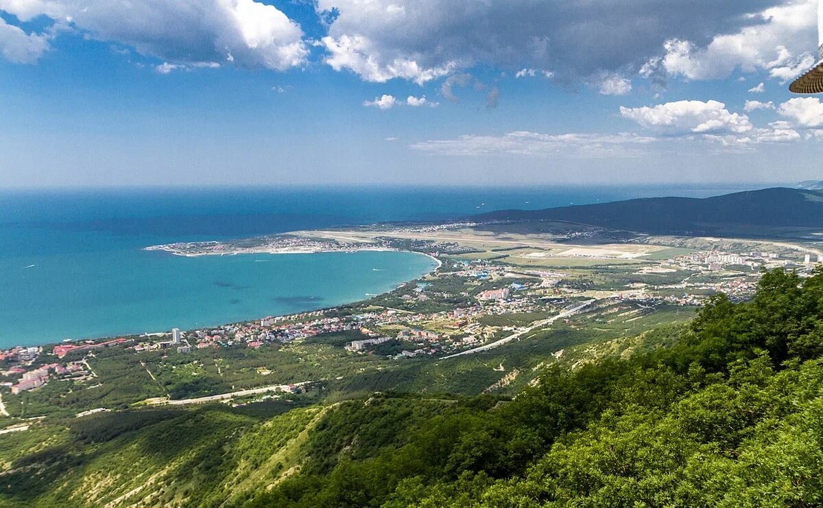    Аэропортом Геленджика до конца лета воспользуются около 50 тыс. туристов