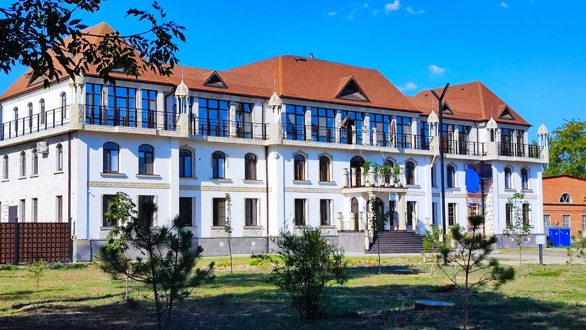 Мастерская и музей "Золотая кладовая Аси Еутых" в Майкопе. 