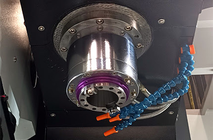 Боковые сопла подачи СОЖ и сжатого воздуха