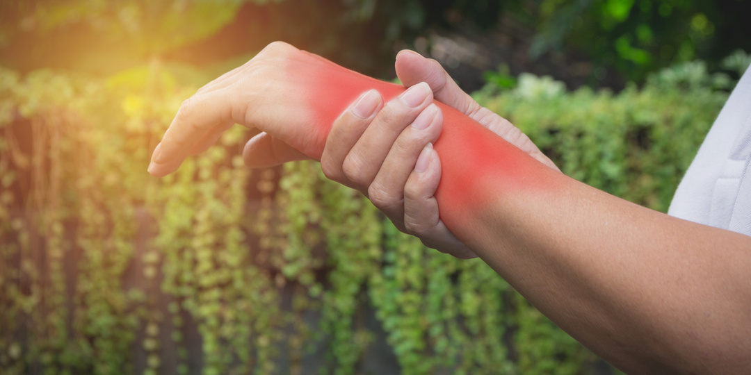 Артрит и жара: можно ли греть суставы летом?