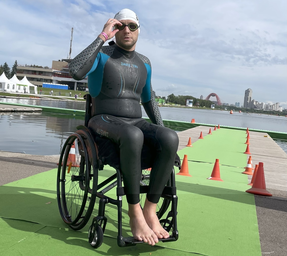 Я занимаюсь плаванием, потому что оно избавляет меня от коляски 