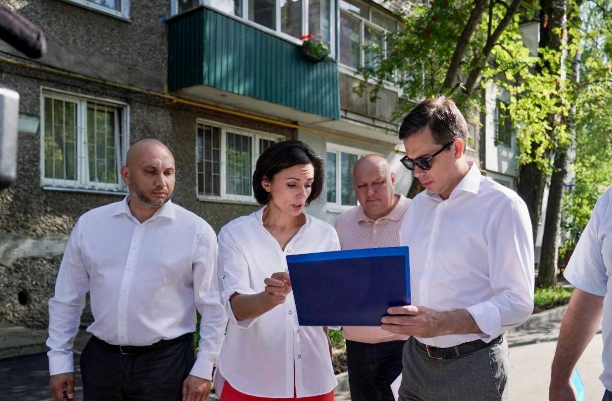    Благоустройство дворов идет в графике