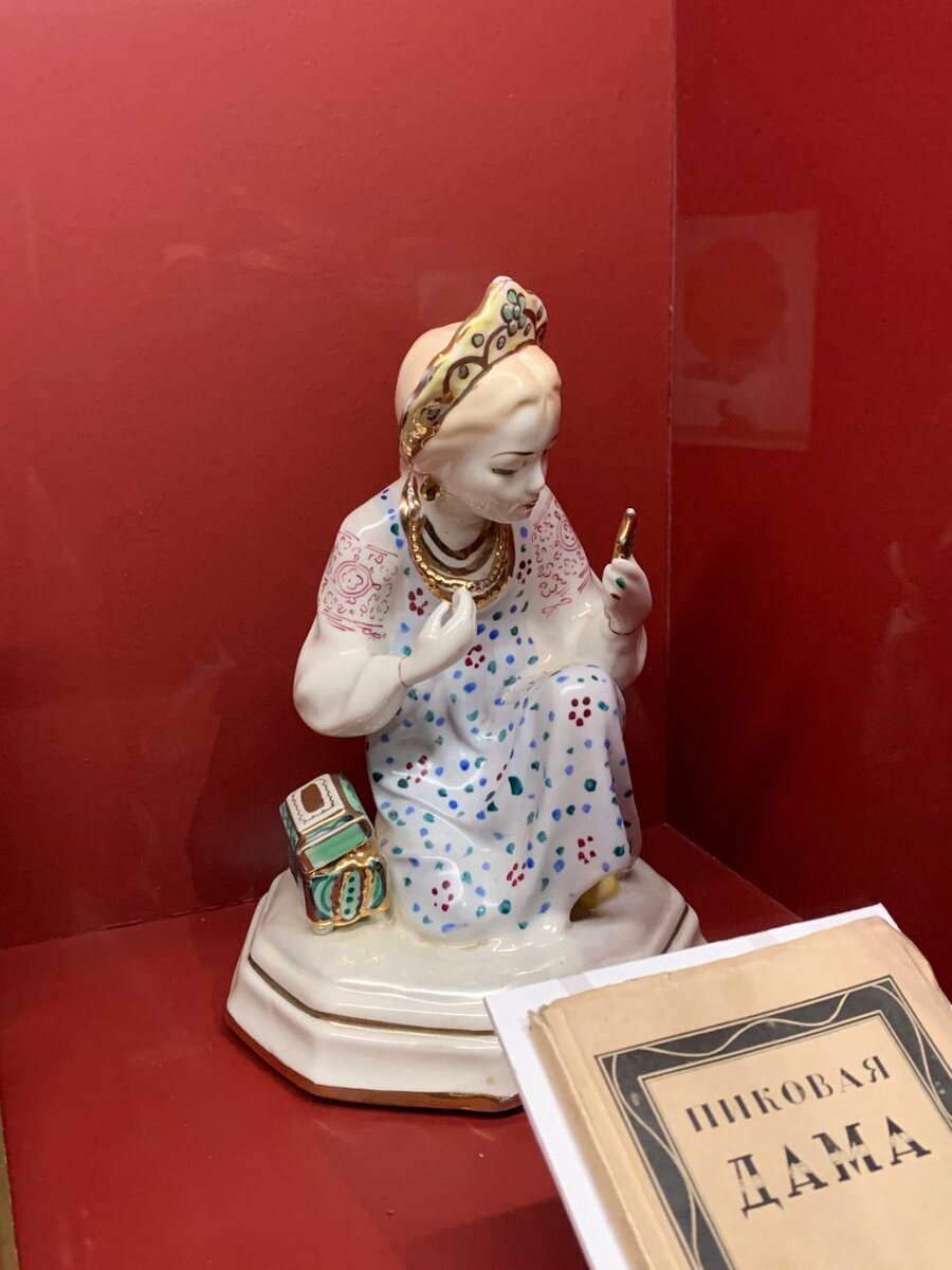 Танюшка на выставке в «Зотове».