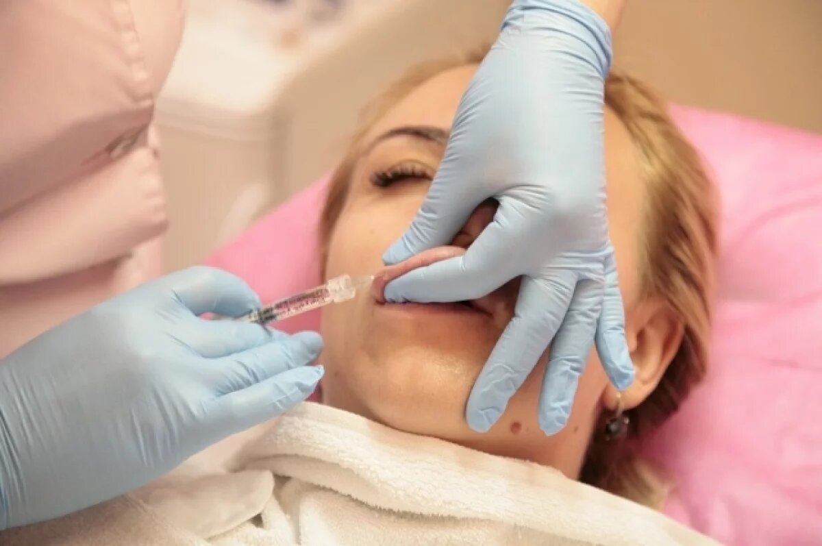    Косметолог согласна с сексологом - она сама отказывается принимать пациенток, зависимых от процедур.