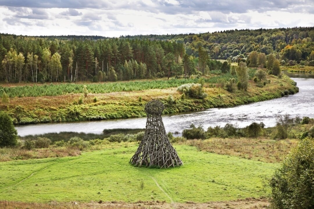    Арт-объект в парке Никола-Ленивец Фото: Shevchenko Andrey / Shutterstock