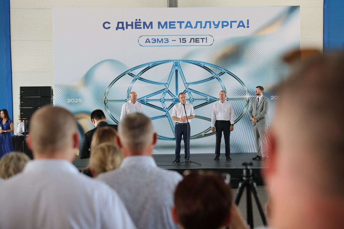 Кубанские металлурги получили награды от губернатора.  Фото: Фото предоставлено администрацией Краснодарского края