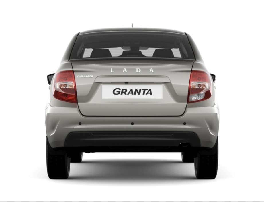Внешний вид: Практичность без излишеств
Дизайн Гранты – это воплощение функциональности. Он не претендует на звание самого стильного или инновационного, но и не вызывает отторжения. Основной акцент сделан на практичность и узнаваемость.
 ● Классические формы: Угловатые, но обтекаемые линии кузова, большие фары и традиционная решетка радиатора создают простой, но цельный образ. Здесь нет модных изгибов или агрессивных элементов, всё максимально прагматично.
 ● Разнообразие кузовов: Гранта предлагает широкий выбор форм, что является её неоспоримым преимуществом. Это и классический седан, и удобный лифтбек с огромным проёмом багажника, и практичный универсал, и даже компактный хэтчбек. Не так давно появился и кросс-вариант, добавляющий проходимости за счёт увеличенного клиренса и защитного обвеса.
 ● Дорожный просвет: Многие владельцы ценят Гранту за её достаточно высокий клиренс, что особенно актуально для наших дорог и заснеженных дворов.