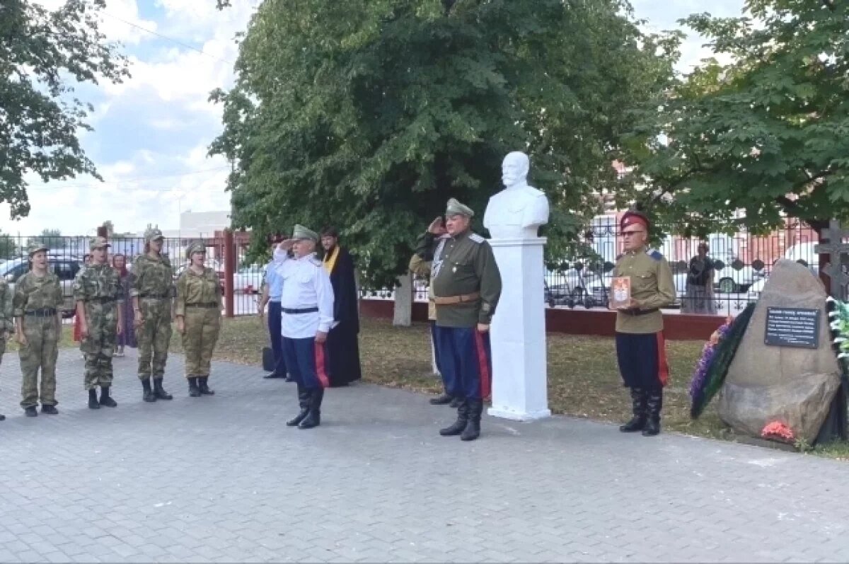   В Урюпинске на месте памятника Сталину установили бюст Николаю II