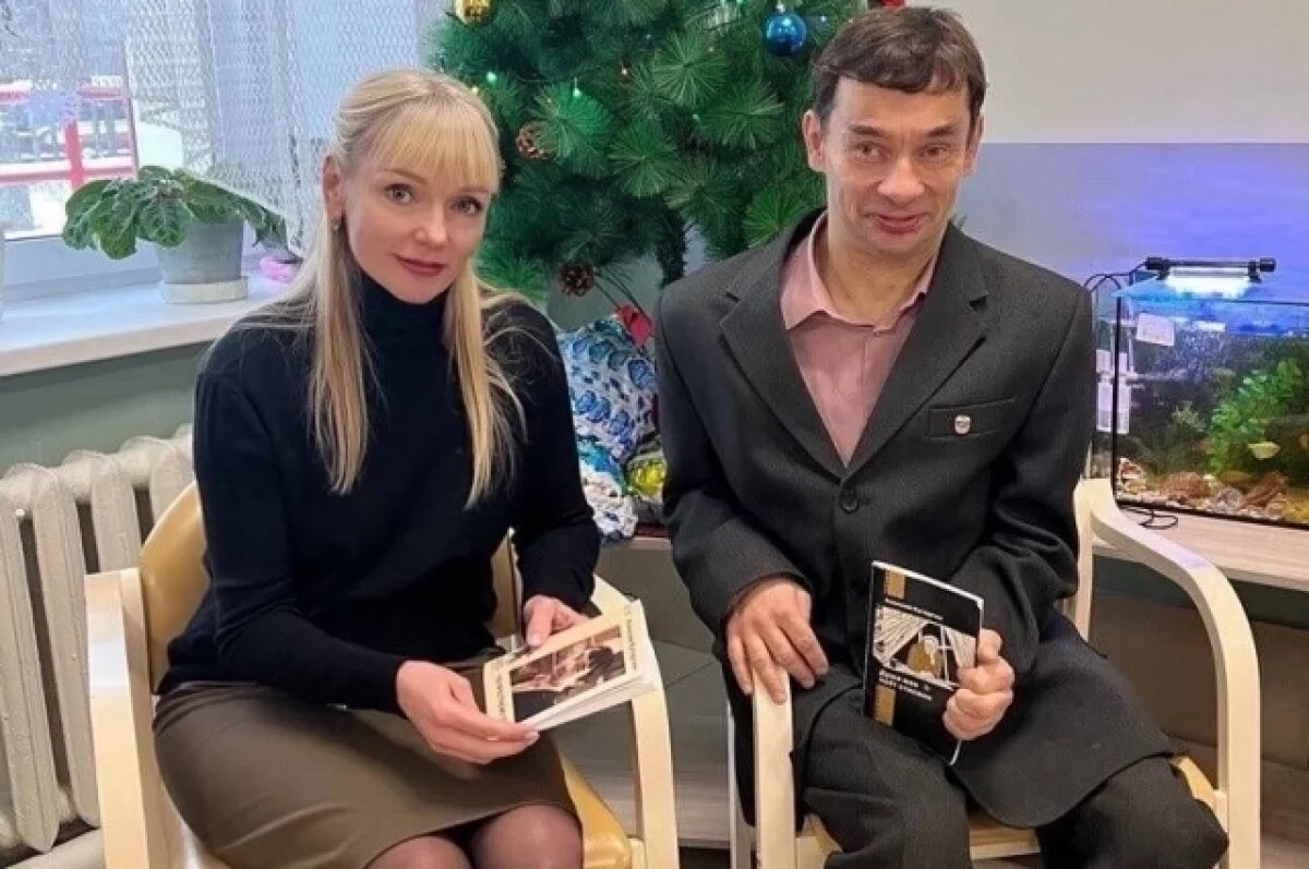    Алексей Кутегин с директором дома-интерната Еленой Вагиной
