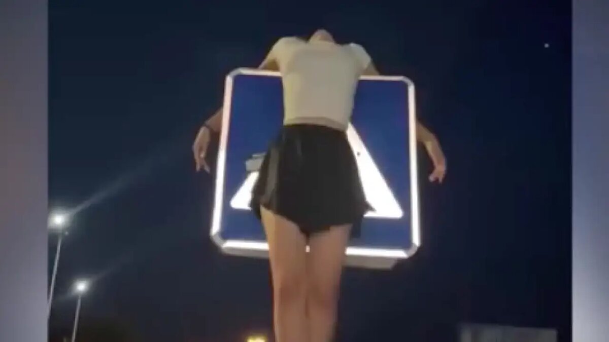    «Распятие» на дорожном знаке.