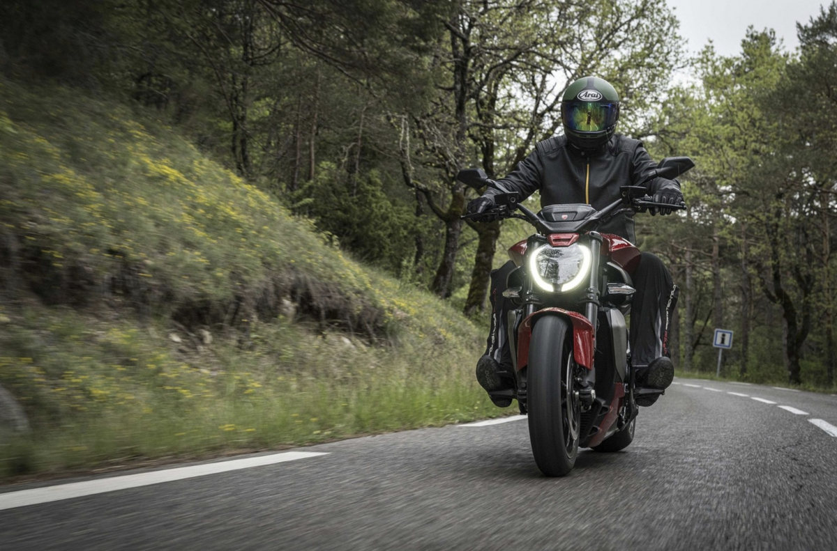 Ducati XDiavel V4 2025