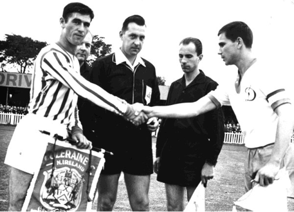 Историческое рукопожатие. Киевляне дебютирует в Европе - в матче 1/16 Кубка Кубков.