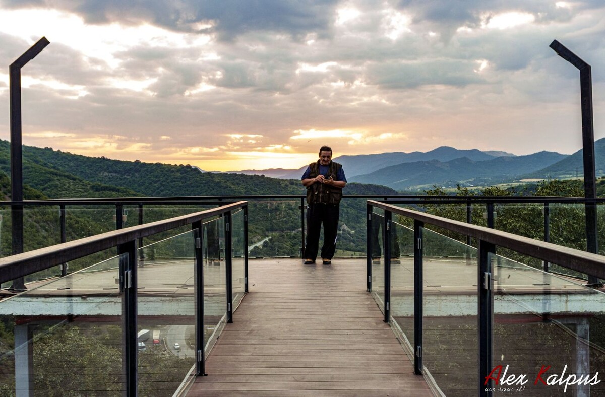 А вот так выглядит сама смотровая площадка. Село Диди Дманиси, Грузия