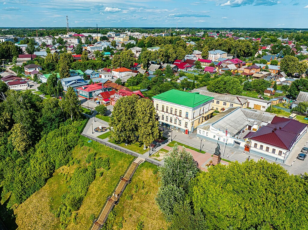 Вид на город Городец и улицу Набережная Революции. Фото: Wikimedia Commons