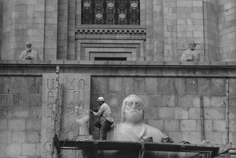 Язык — это крепость духа, которую не взять мечом