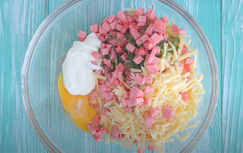 Котлетки с хрустящей корочкой из колбасы и сыра: завтрак, который хочется готовить каждый день