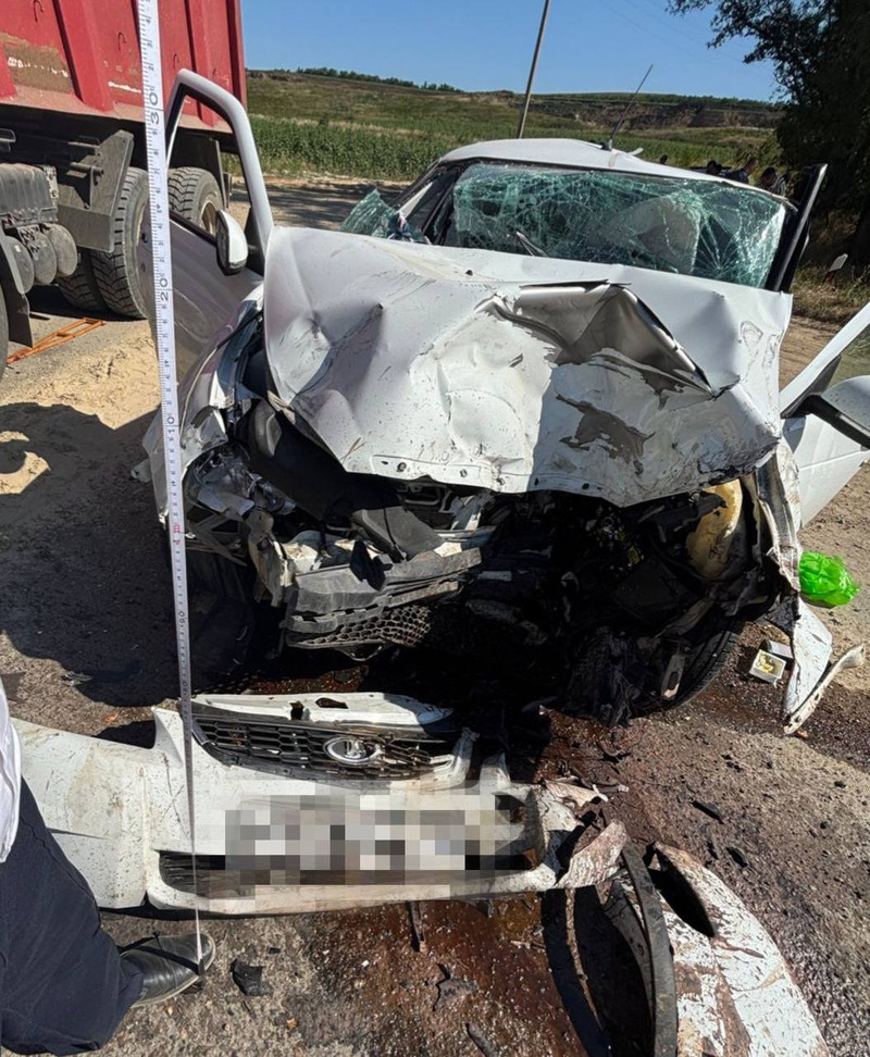    При столкновении грузовика с легковушкой на Ставрополье погиб 34-летний мужчина Фото: Госавтоинспекция Ставрополья