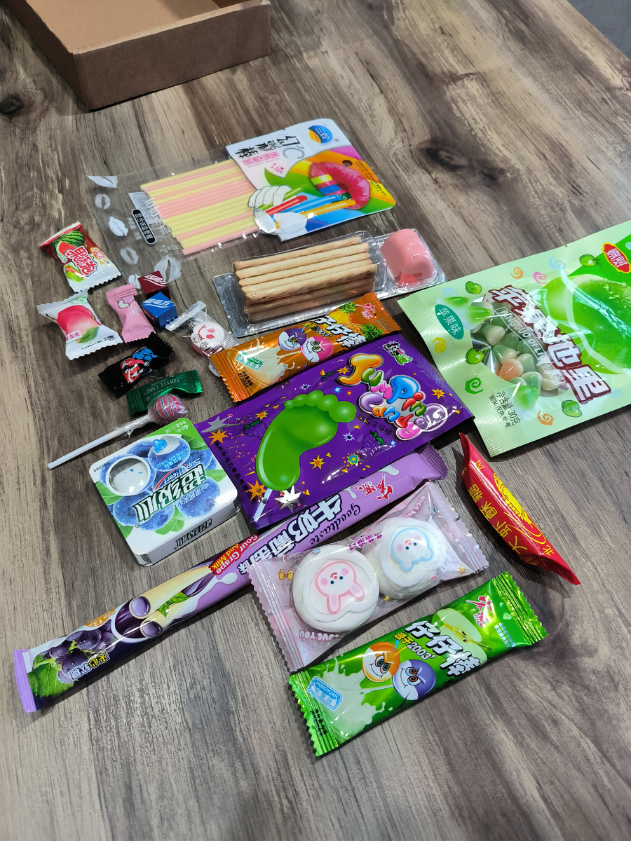 Китайские вкусняшки и брелок 