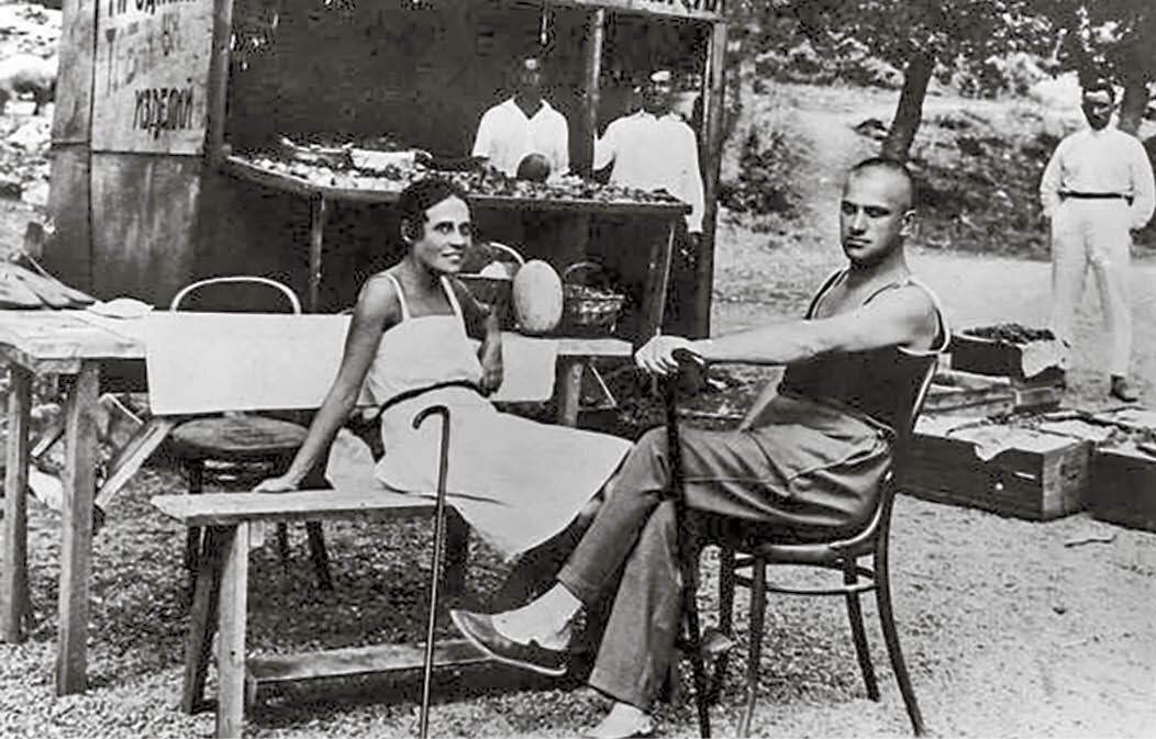 Владимир Маяковский и Лиля Брик на отдыхе в Крыму