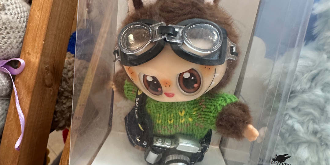 Labubu: как игрушка с зубастой улыбкой стала миллиардным брендом