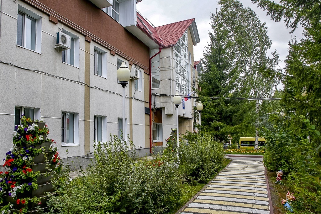    Здесь лечат местным климатом и впечатлениями