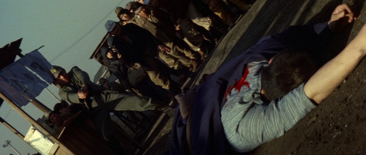 Кадр из фильма «Новые битвы без чести и жалости» (1974)