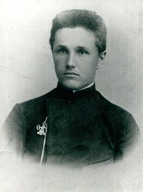 Федор - ученик Череповецкой учительской семинарии в 1902 году (источник фото: https://руни.рф)