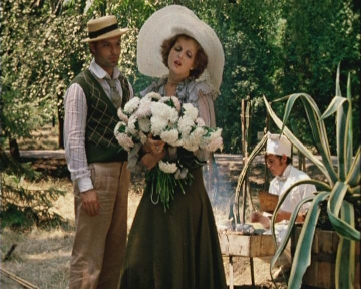 Кадр из фильма "Раба любви", действие происходит как раз в 1918 году